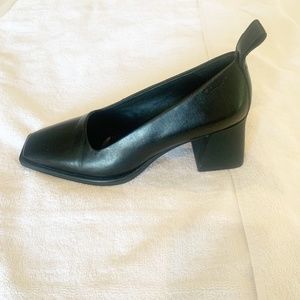 Black leather heels square-toe block heel Vagabond Shoemakers